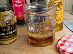 making-dressing-in-jar