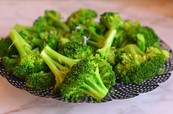 Perfectly-Steamed-Broccoli-e1412347318279-575x381.jpg