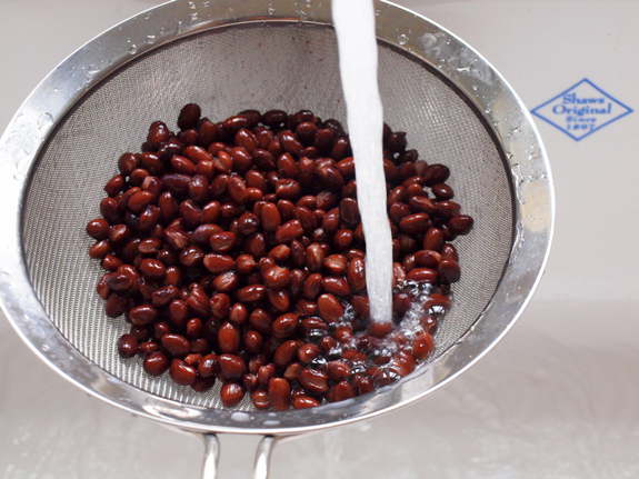rinsing black beans for black bean salad