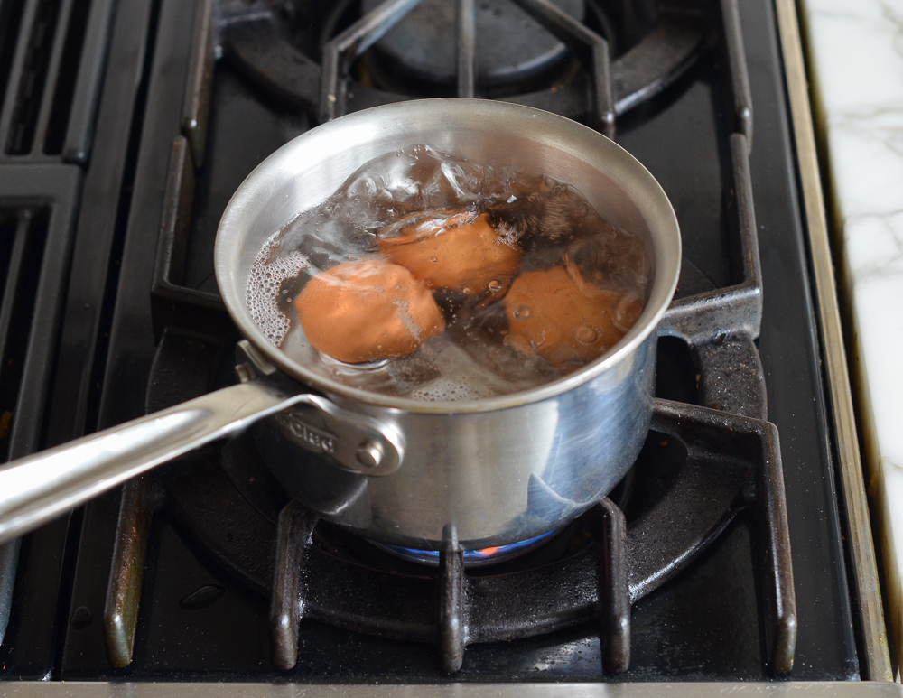 hard boiling the eggs