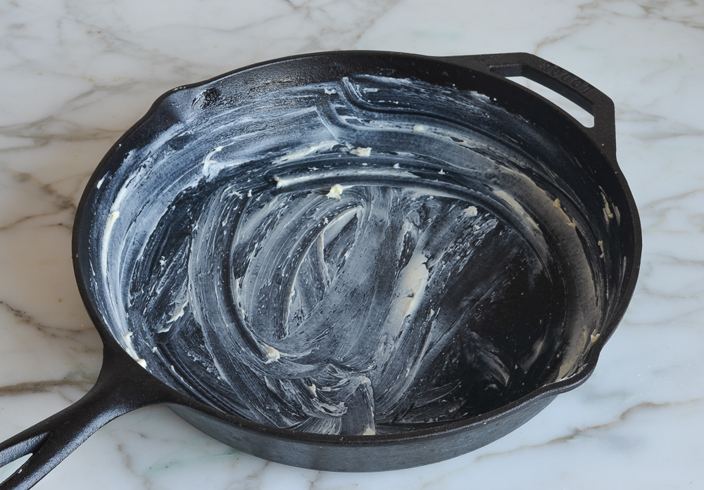 Buttering cast iron pan