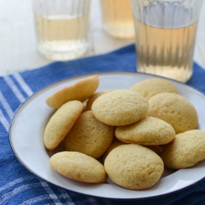 Plate of Italian cornmeal cookies.