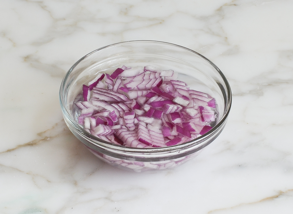 soaking red onions in ice water