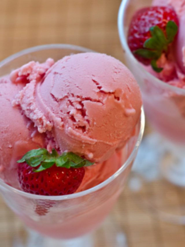 This Strawberry Frozen Yogurt Tastes Very Strawberry-y