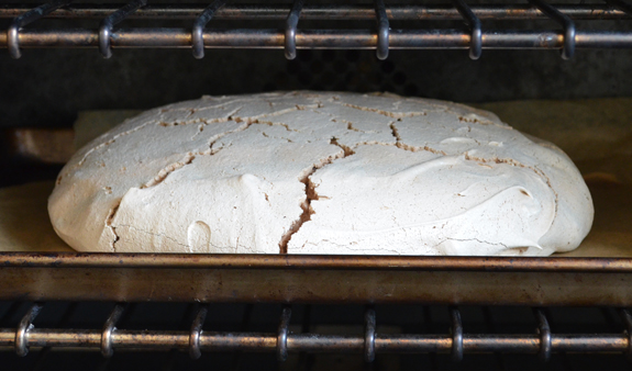baked-pavlova-in-the-oven