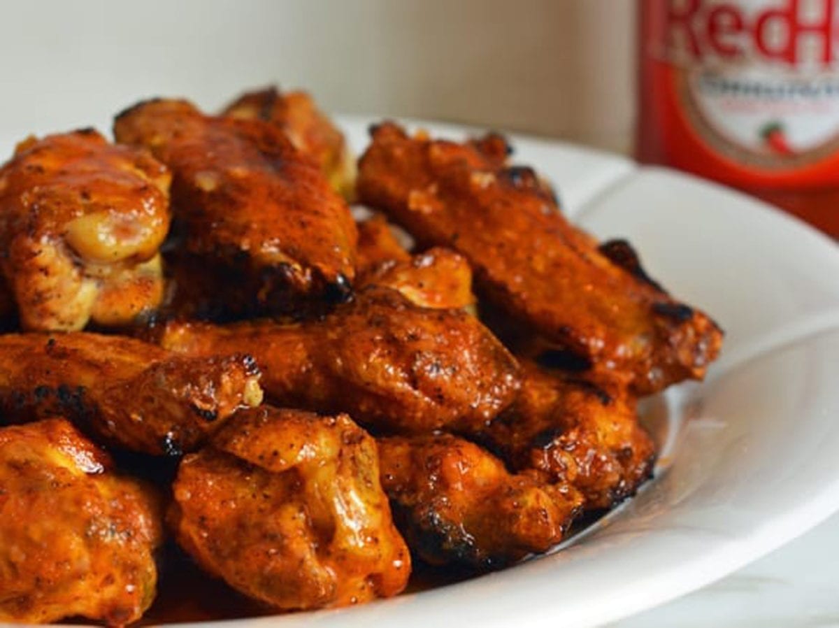 Grilled Chicken Wings with Seasoned Buffalo Sauce Grilled Chicken Wings with Seasoned Buffalo Sauce