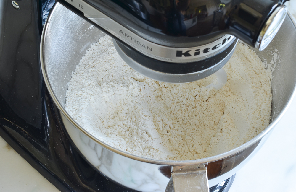 mixed flour, yeast, sugar and salt in mixing bowl