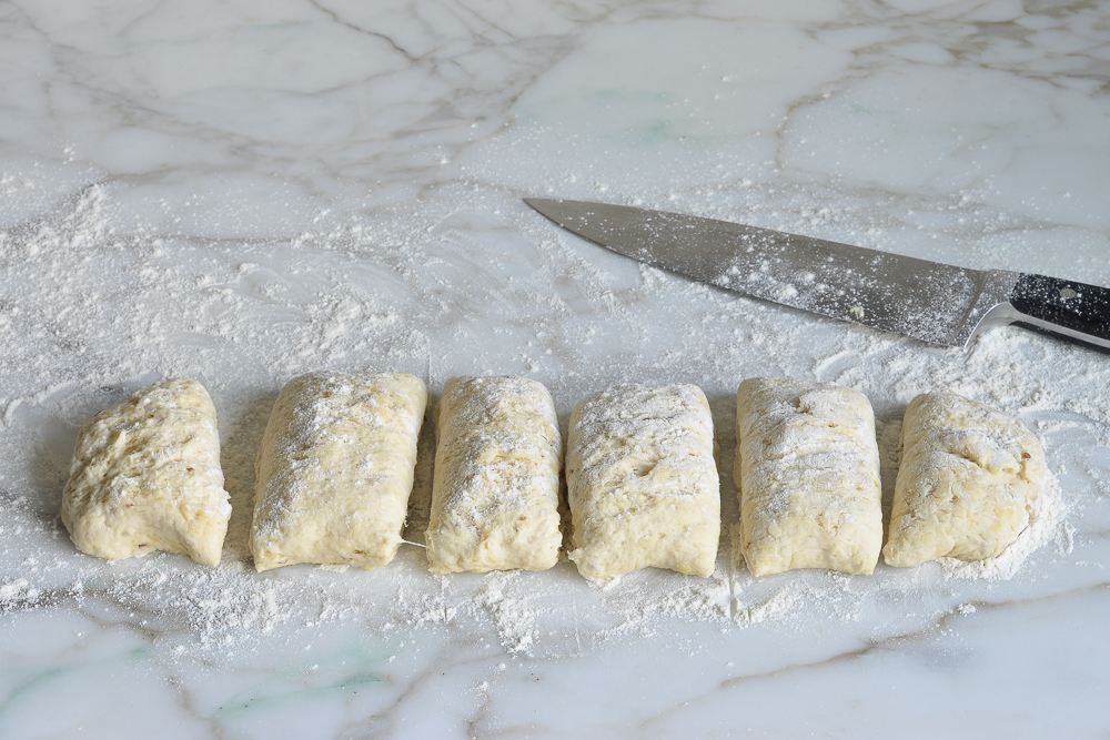 Knife with six pieces of dough.