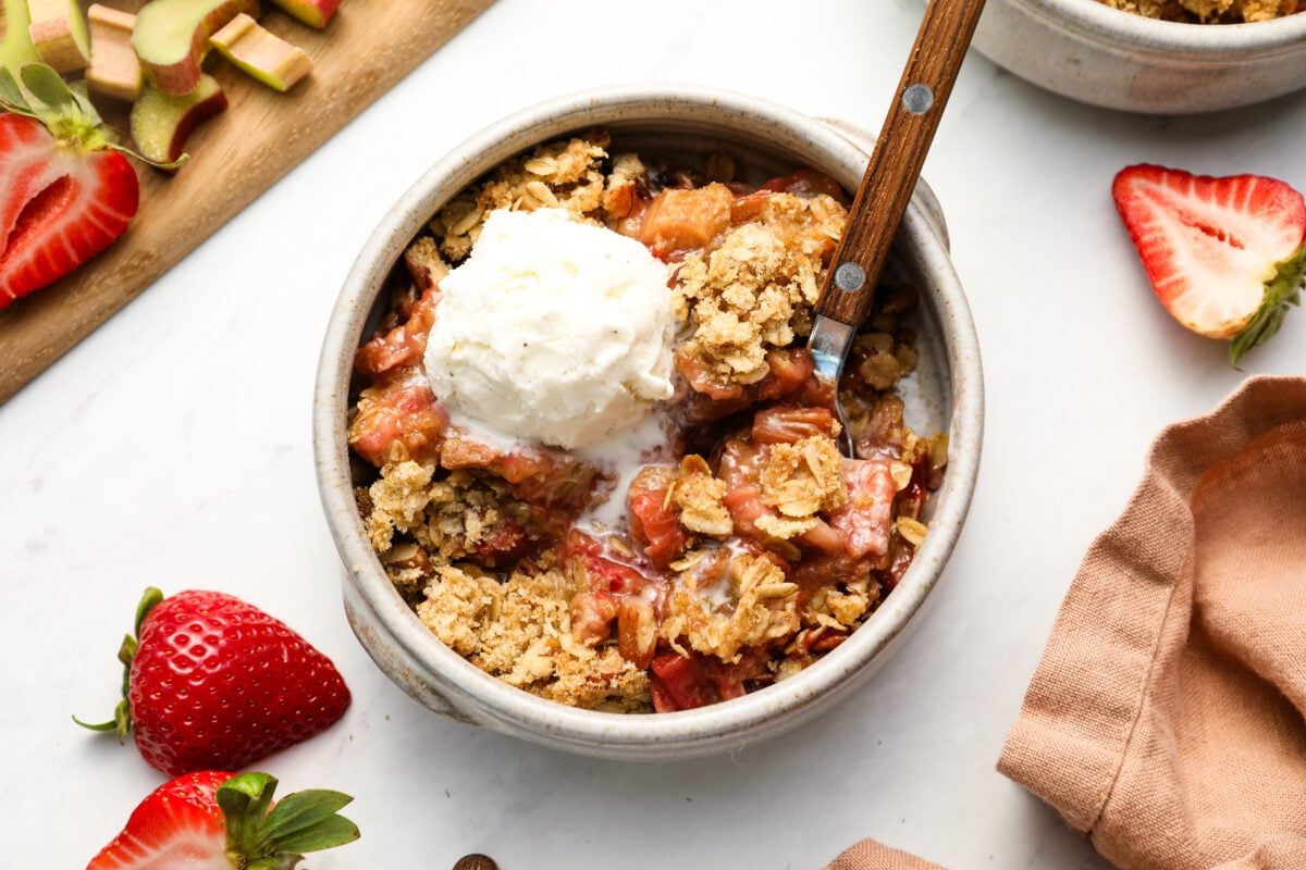 strawberry rhubarb crisp topped with vanilla ice cream