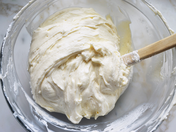 folding-in-whipped-cream