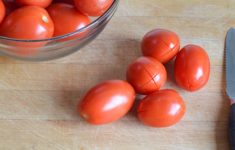 scoring the tomatoes