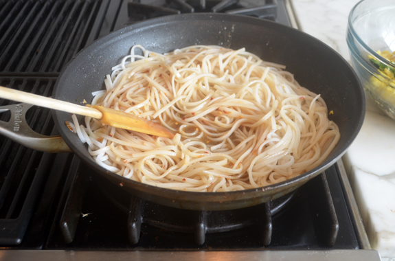 cooking-noodles-with-sauce