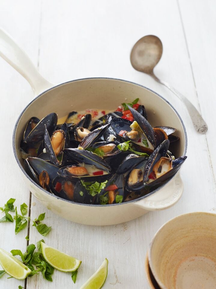 Steamed mussels with thai green curry broth