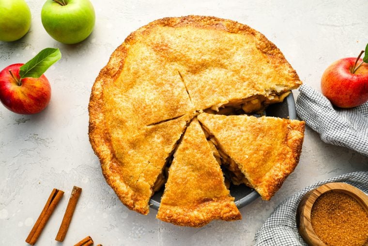sliced apple pie