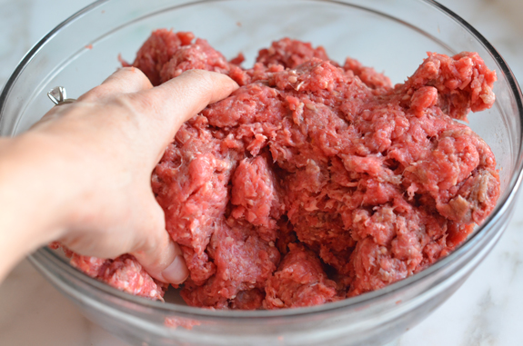 mashing-beef-with-soy-sauce-and-baking-soda