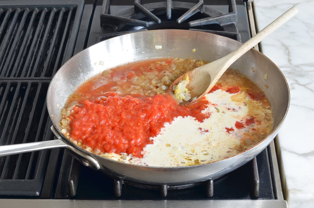 making chicken tikka masala sauce
