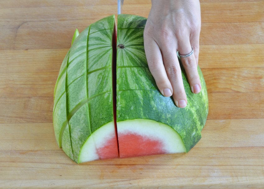 cutting watermelon into criss cross pattern