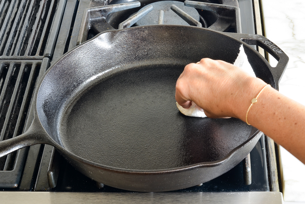 Cast iron skillet cleaning