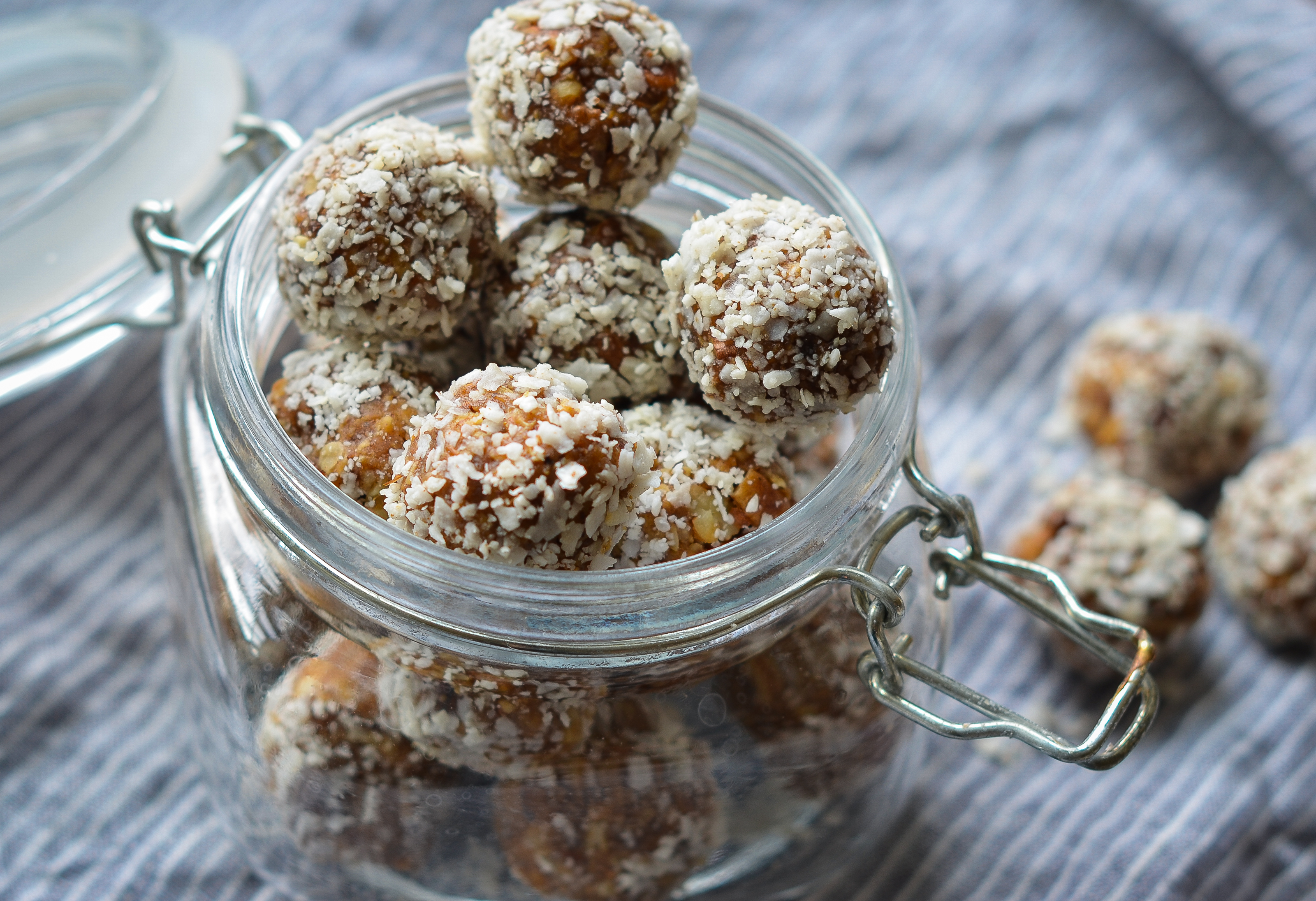 Peanut Butter Oatmeal Cookie Protein Balls - Feasting not Fasting