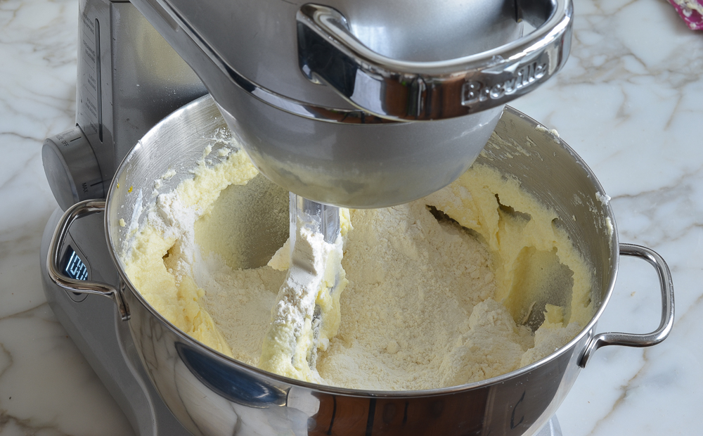 how to make sour cream coffee cake