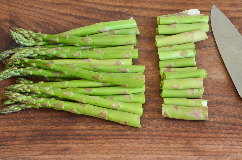 removing ends from asparagus