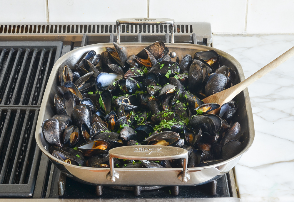 adding parsley to mussels