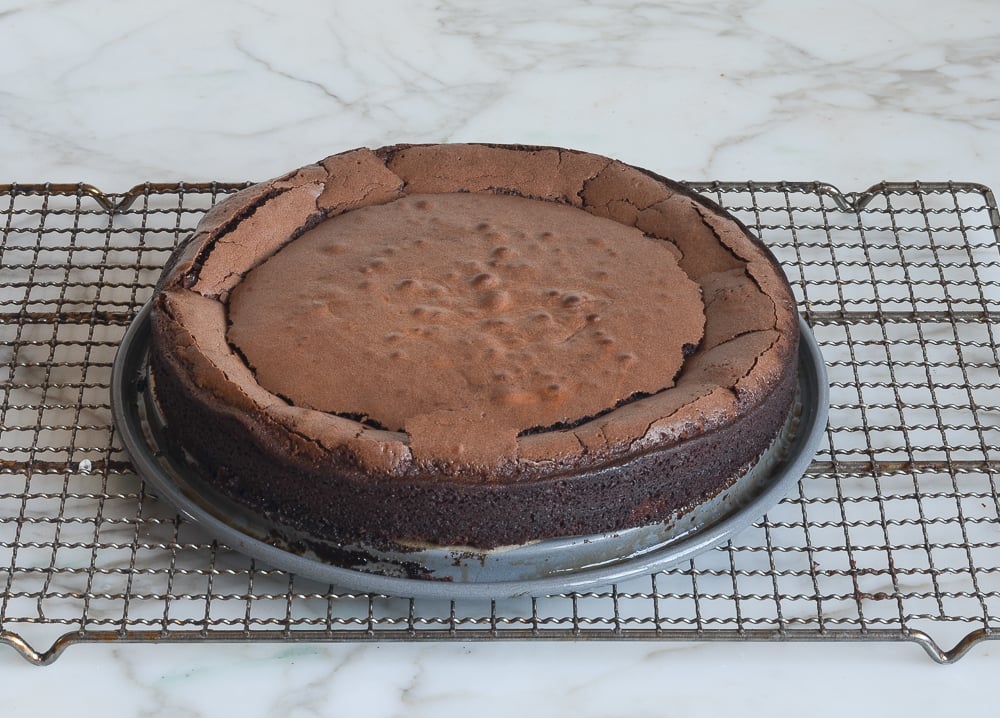 cooling flourless chocolate cake