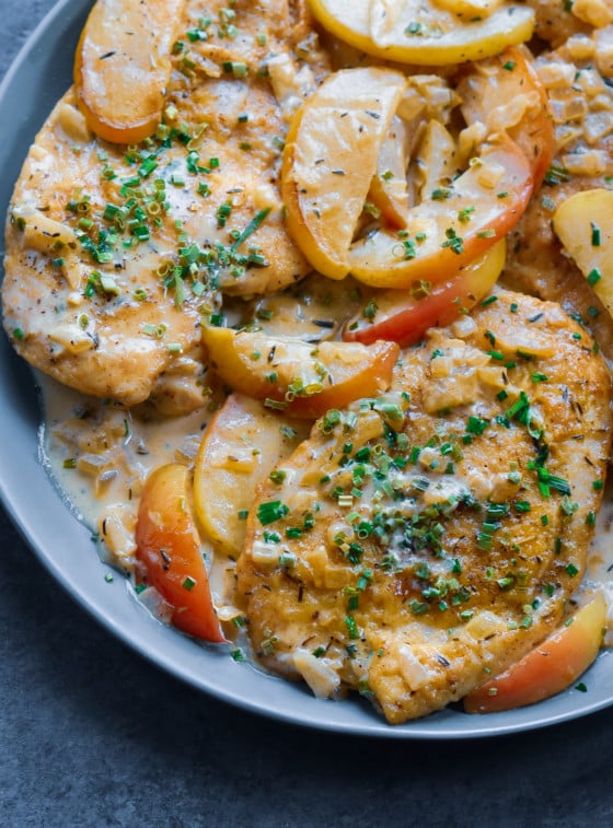 Chicken fricassee with apples on a plate.