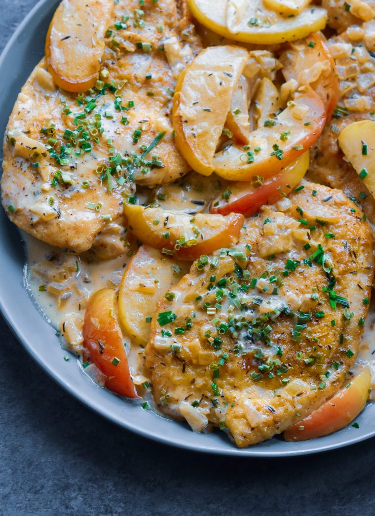 Chicken fricassee with apples on a plate.