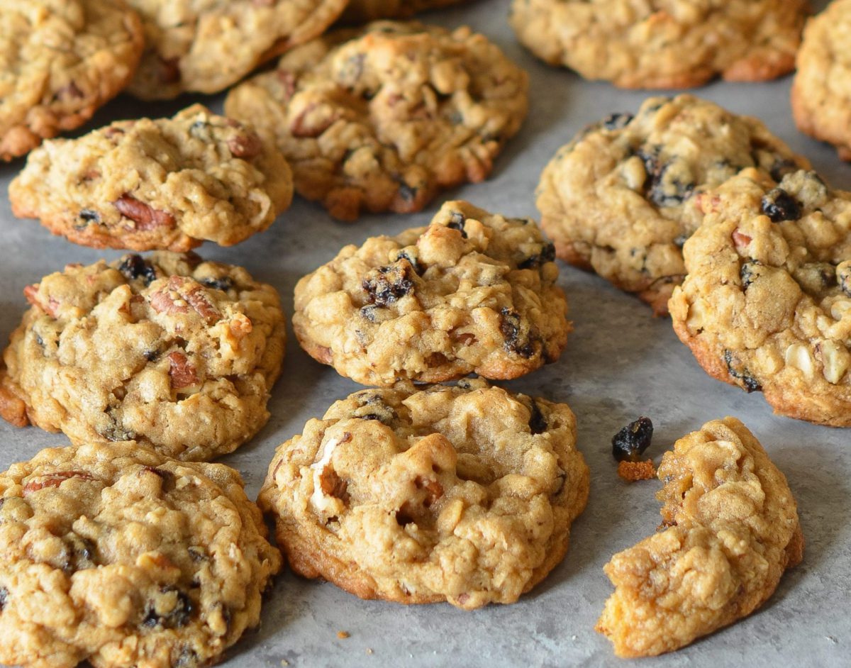 Raisin at Pecan Oatmeal Cookies - Quixelo