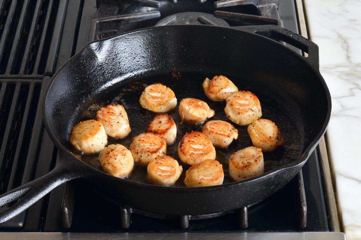 searing scallops on second side