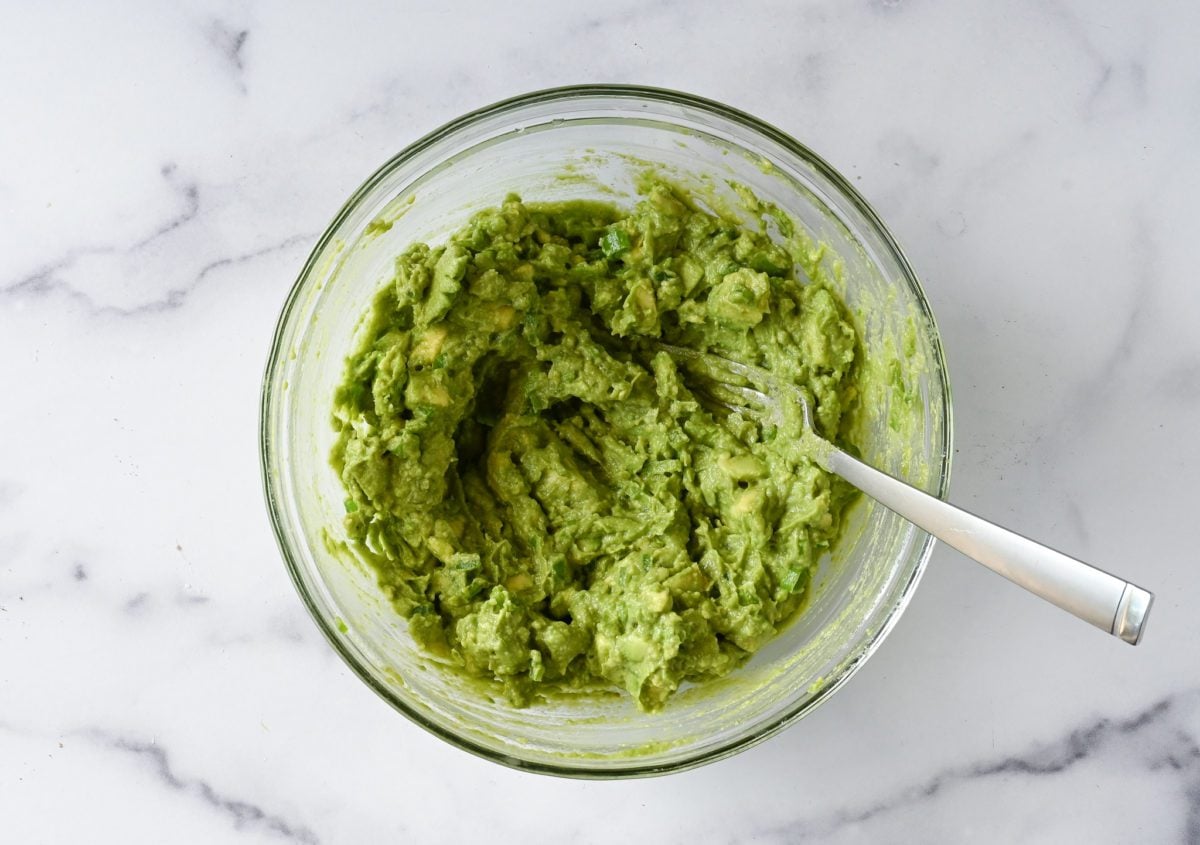 guacamole in bowl.
