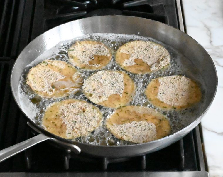 frying eggplant slices