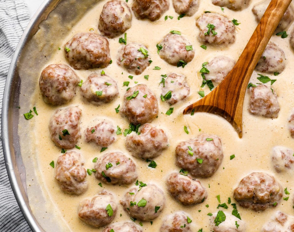 Classic Swedish Meatballs with Creamy Gravy