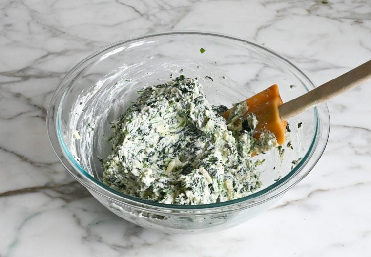 spinach filling for manicotti in bowl