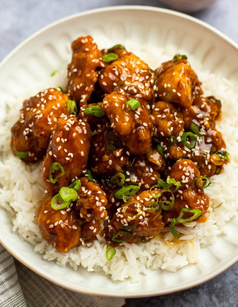 Plate of General Tso\'s chicken over rice.
