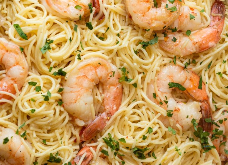 close up image of shrimp scampi with pasta