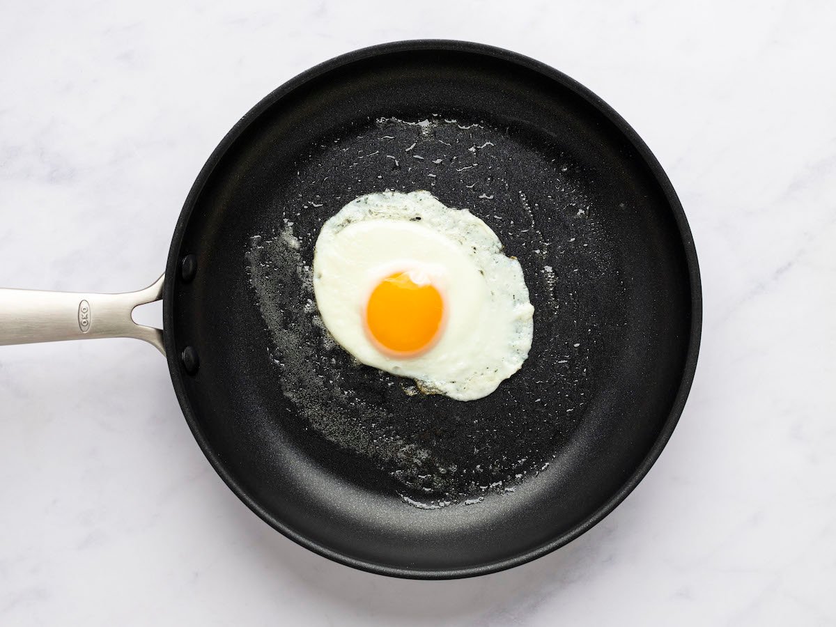 sunny side up egg fully cooked in medium non-stick pan