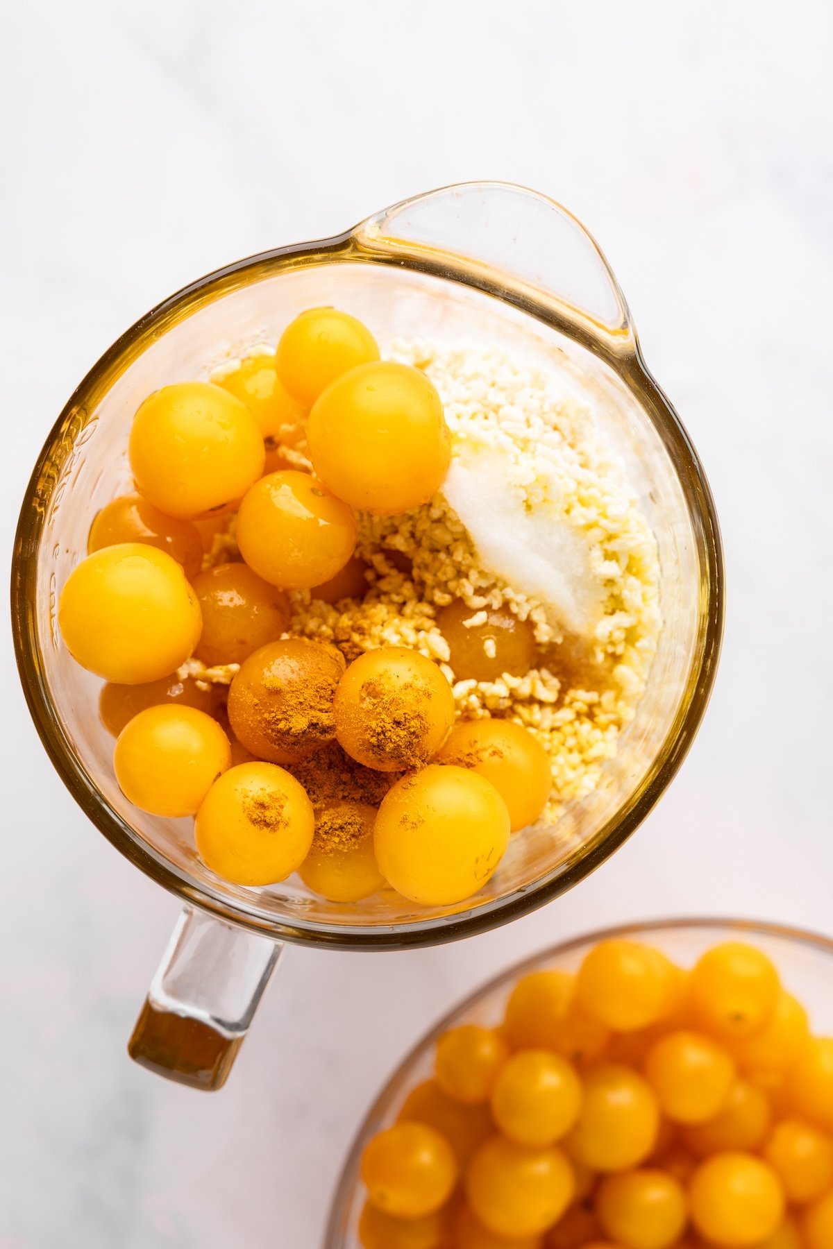 tomatoes, bread crumbs, white wine vinegar, olive oil, water, spices and salt in a blender