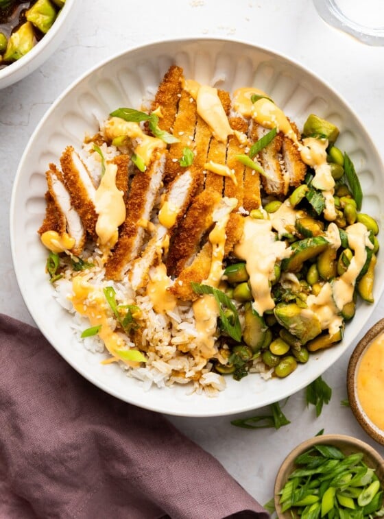 chicken katsu bowl with sriracha mayo on side