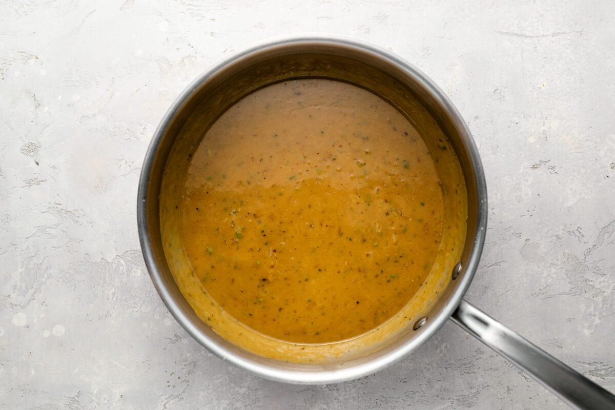 finished turkey gravy in pot