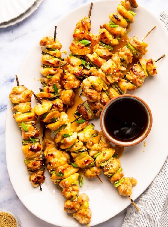 yakitori on platter with tare