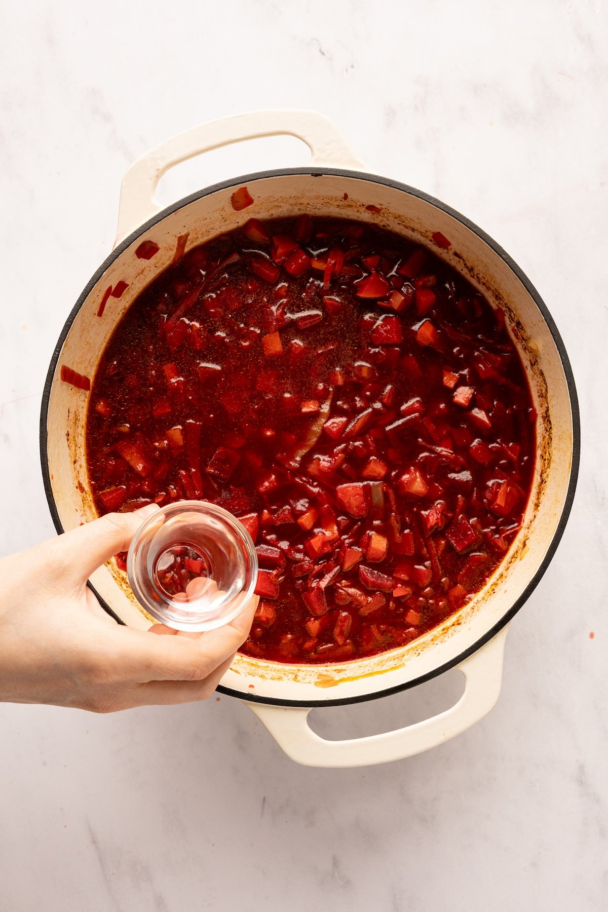 adding vinegar to borscht