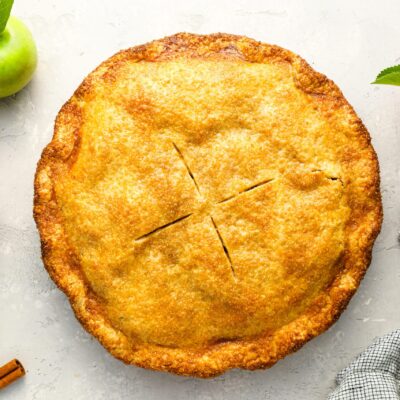 Fresh baked homemade apple pie.